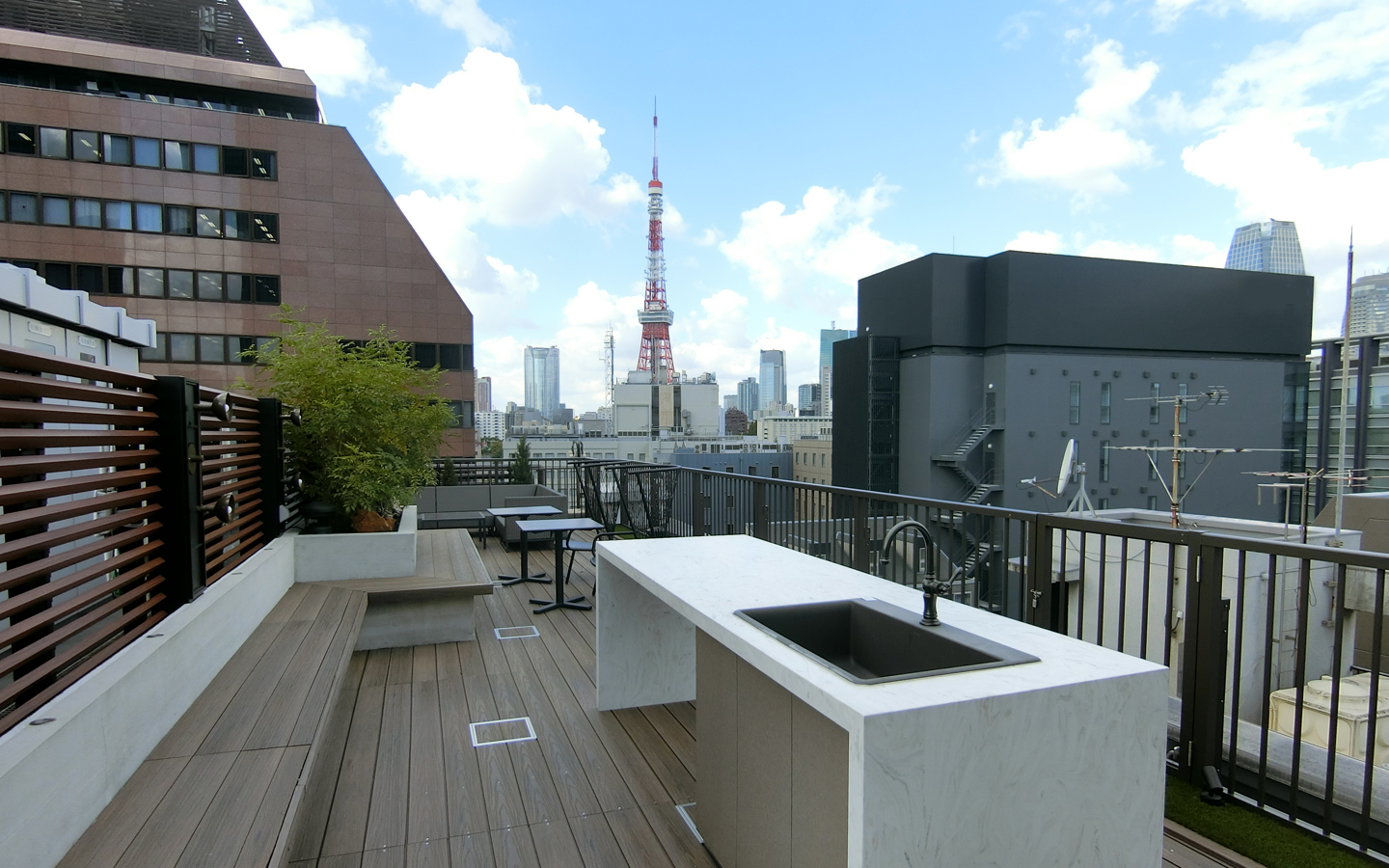 東京タワーを臨む屋上テラス付き セットアップオフィス 居抜き セットアップオフィスなら そのまんまオフィス